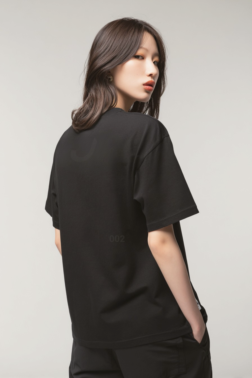 THINKER J002 — Tee | Black